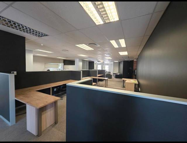BUSINESS PROPERTY TO RENT IN LYNNWOOD MANOR
